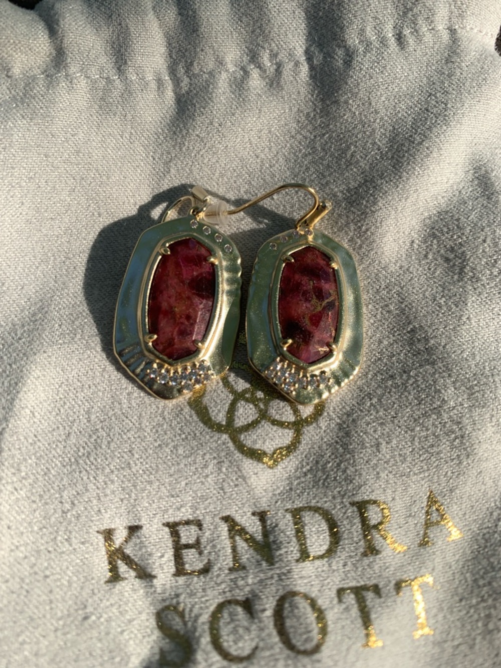 Kendra Scott Anna Gold & Veined Maroon Elle-Style Drop Earrings